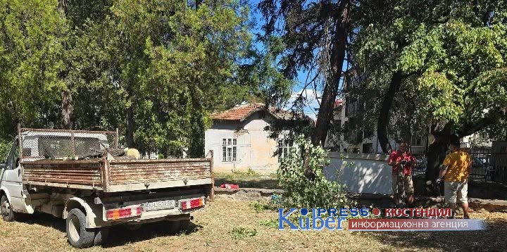 В  Дупница облагородяват пространството около храм „Св. Великомъченик Георги Победоносец“