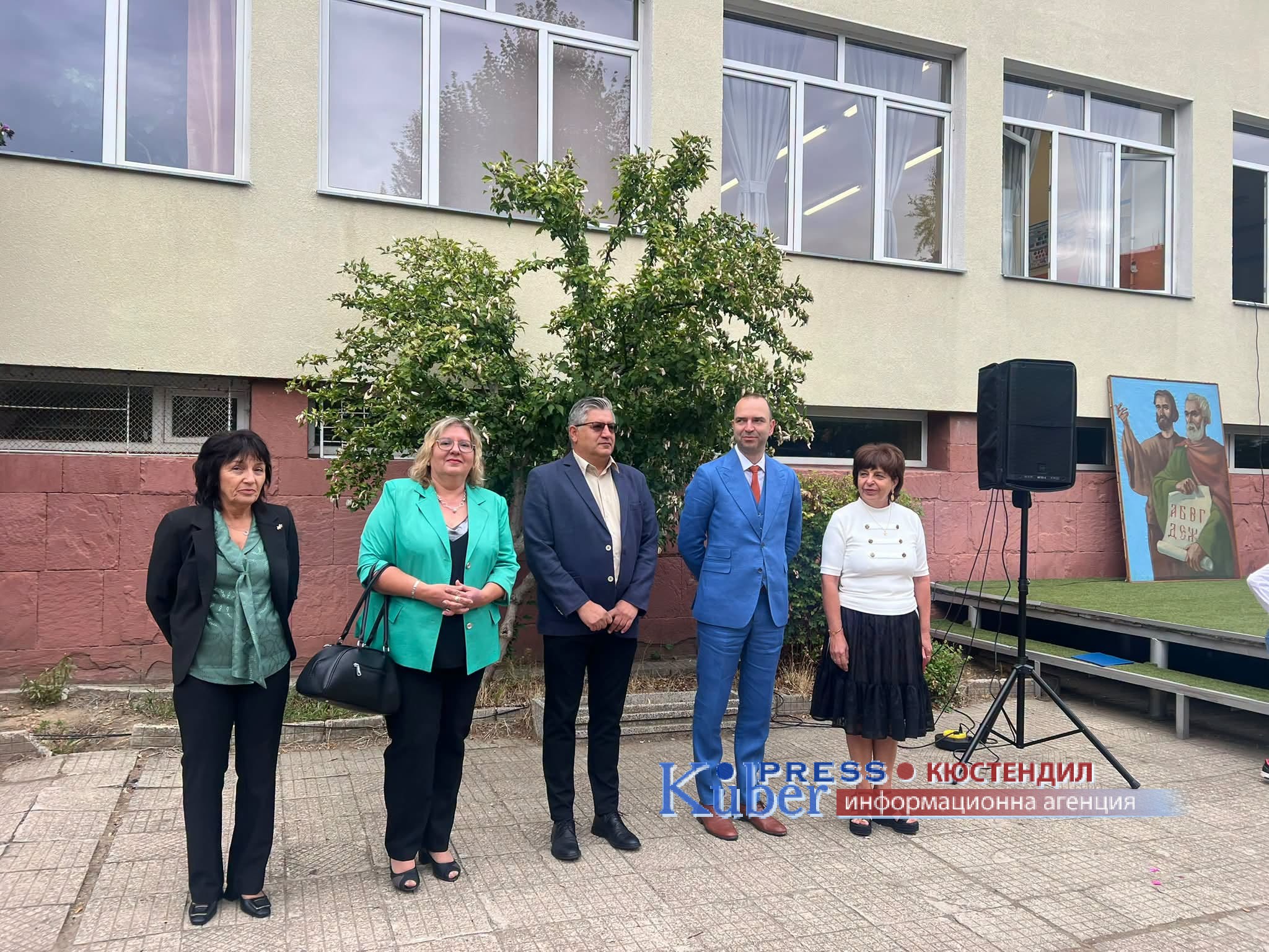 Първият училищен звънец огласи училищата в Община Кюстендил!