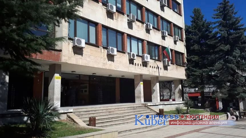 Районен съд Дупница с постоянна мярка за обвиняема с кражба на дамска чанта с 500 евро