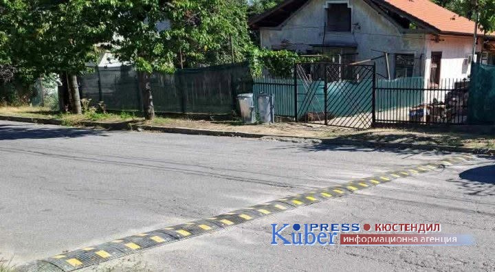 В Жиленци с изкуствени неравности повишават безопасността на участниците в движението